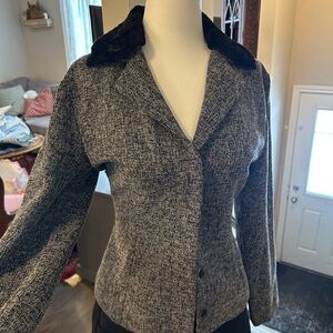 Vintage Women's Gray Jacket with Black Fur Collar